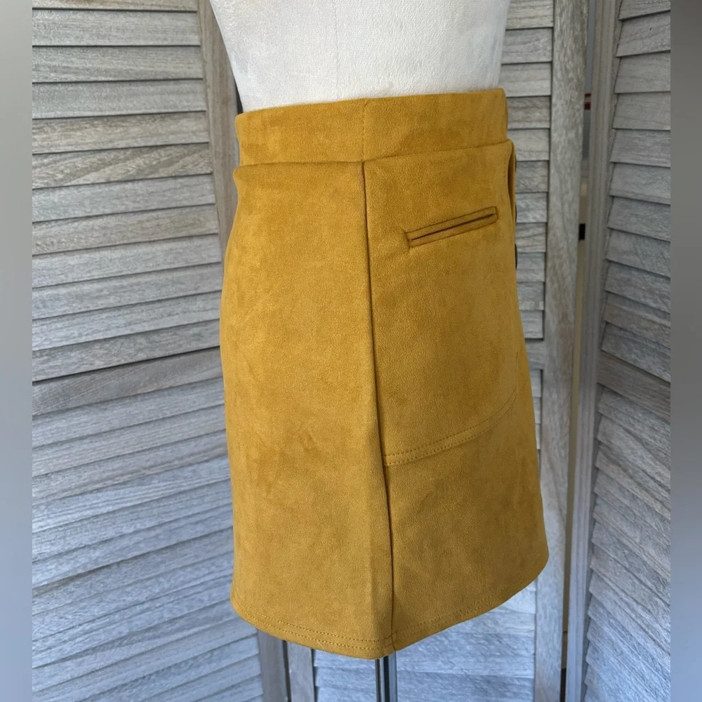 BLASHE Women’s SZ M Faux Stretch Suede Mini Skirt, Rich Saffron Yellow Color - Picture 7 of 16